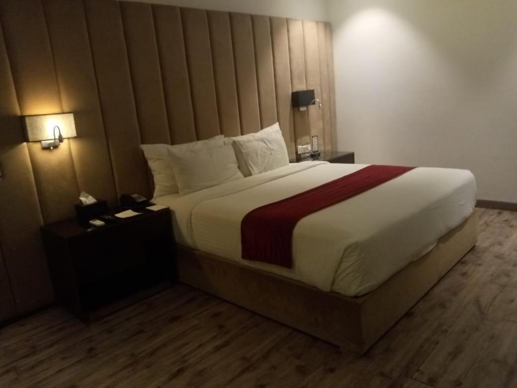 Grand Ittehad Boutique Hotel Lahore Bagian luar foto